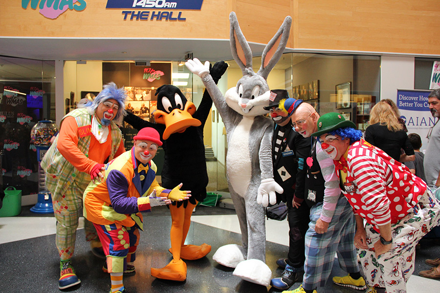 Bugs Bunny Daffy Duck and clowns